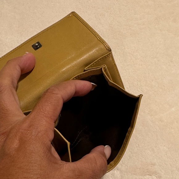 Gucci Tan Leather Wallet with Silver Clasp - Picture 6 of 16